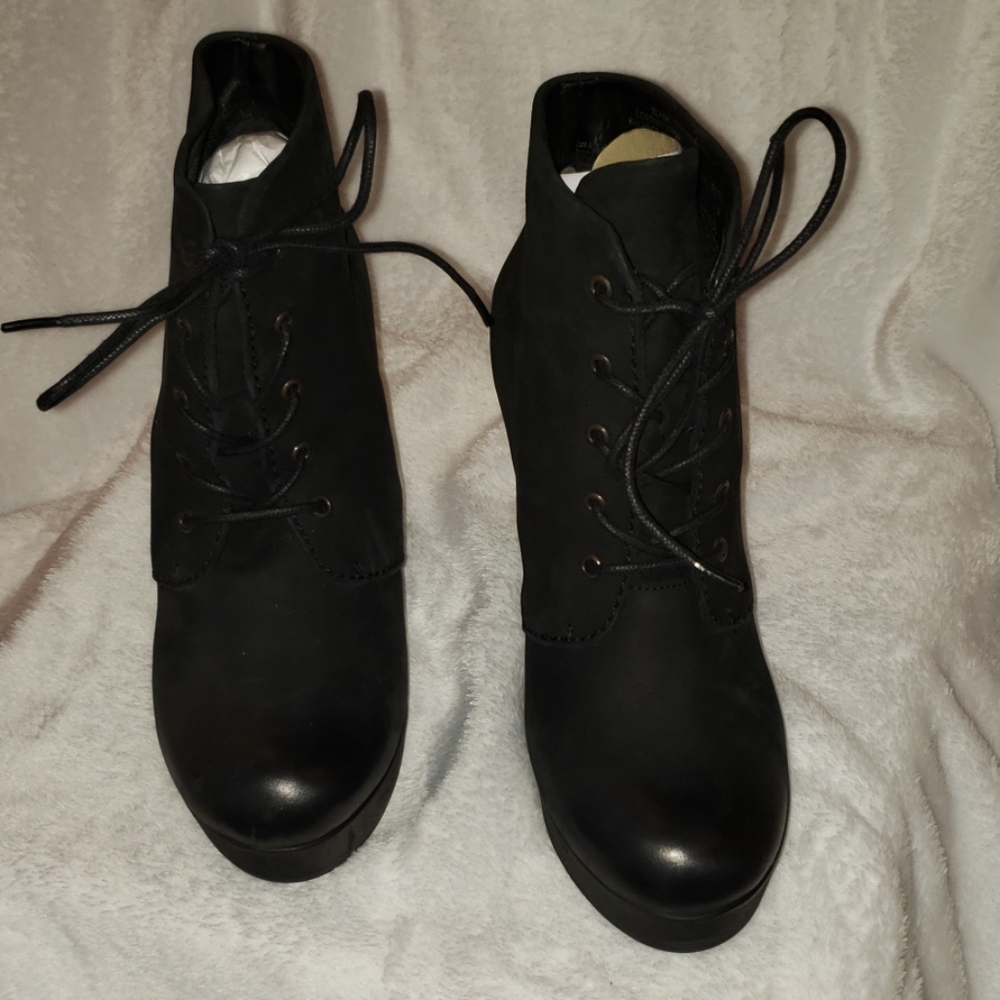 Steve Madden Black Nubuck Booties